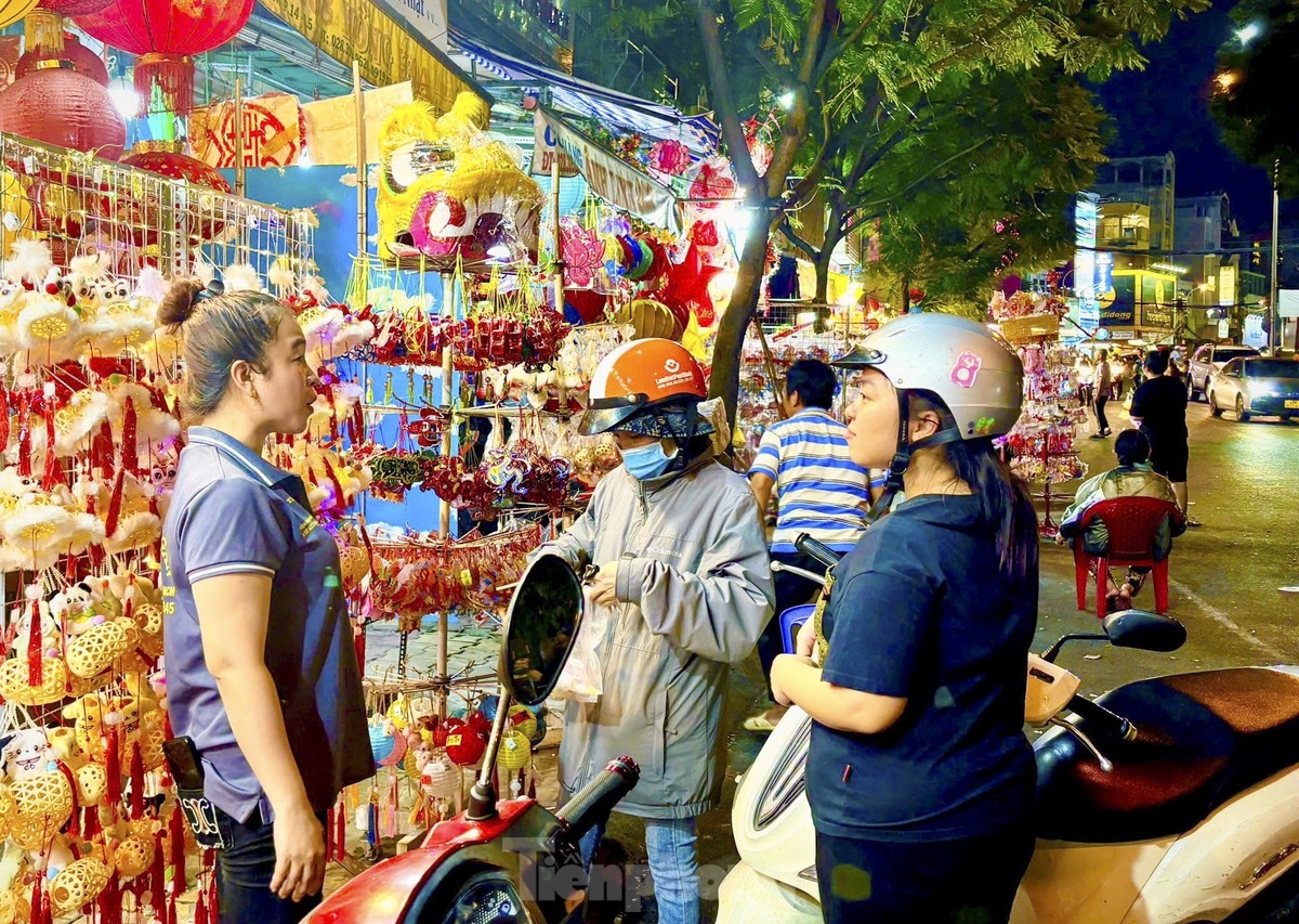 city lantern street warms up for mid-autumn festival 2024 picture 11