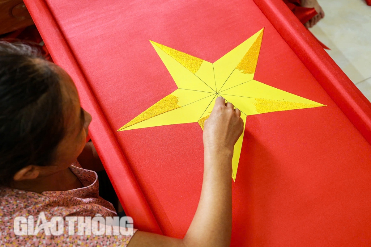 Flag making village in Hanoi busy ahead of National Day celebrations