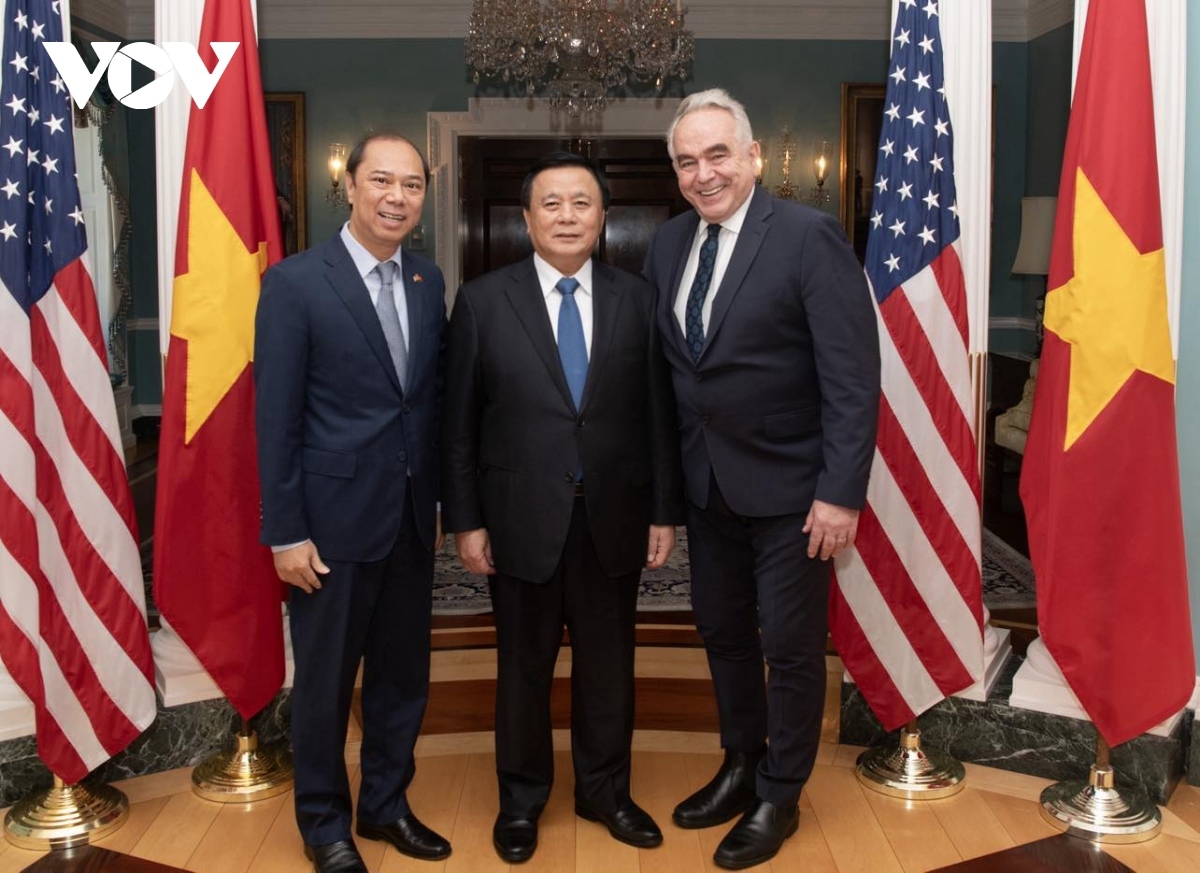 vietnamese politburo member visits the united states picture 1