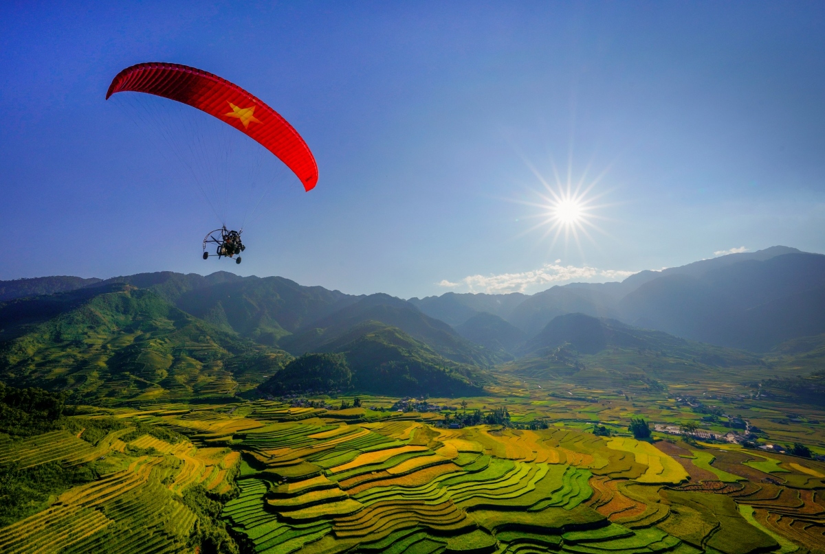 Den mu cang chai trai nghiem bay tren mua vang dip le 2 9 hinh anh 1