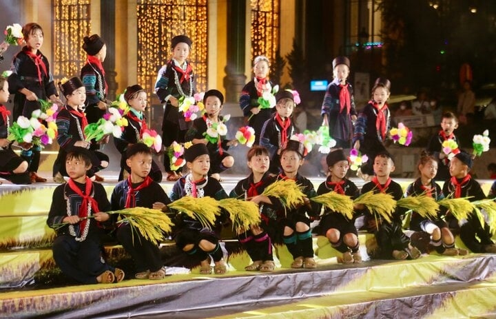 lao cai hosts sa pa autumn festival for national day celebrations picture 1