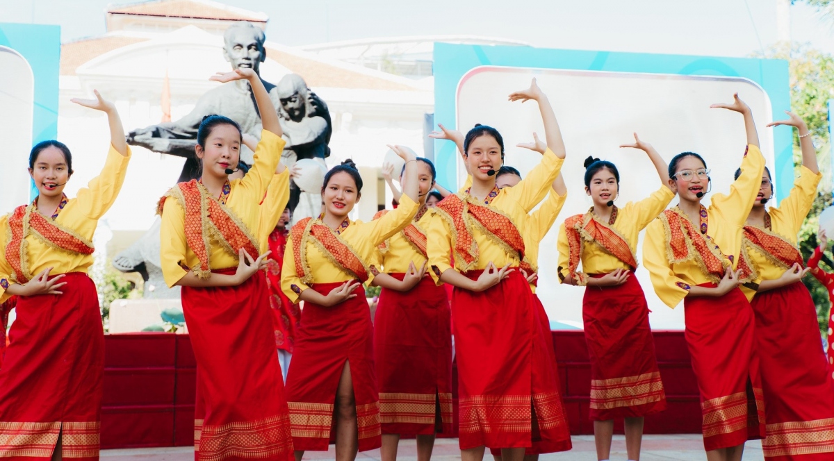 vietnam-laos-cambodia youth festival attracts nearly 200 students picture 4