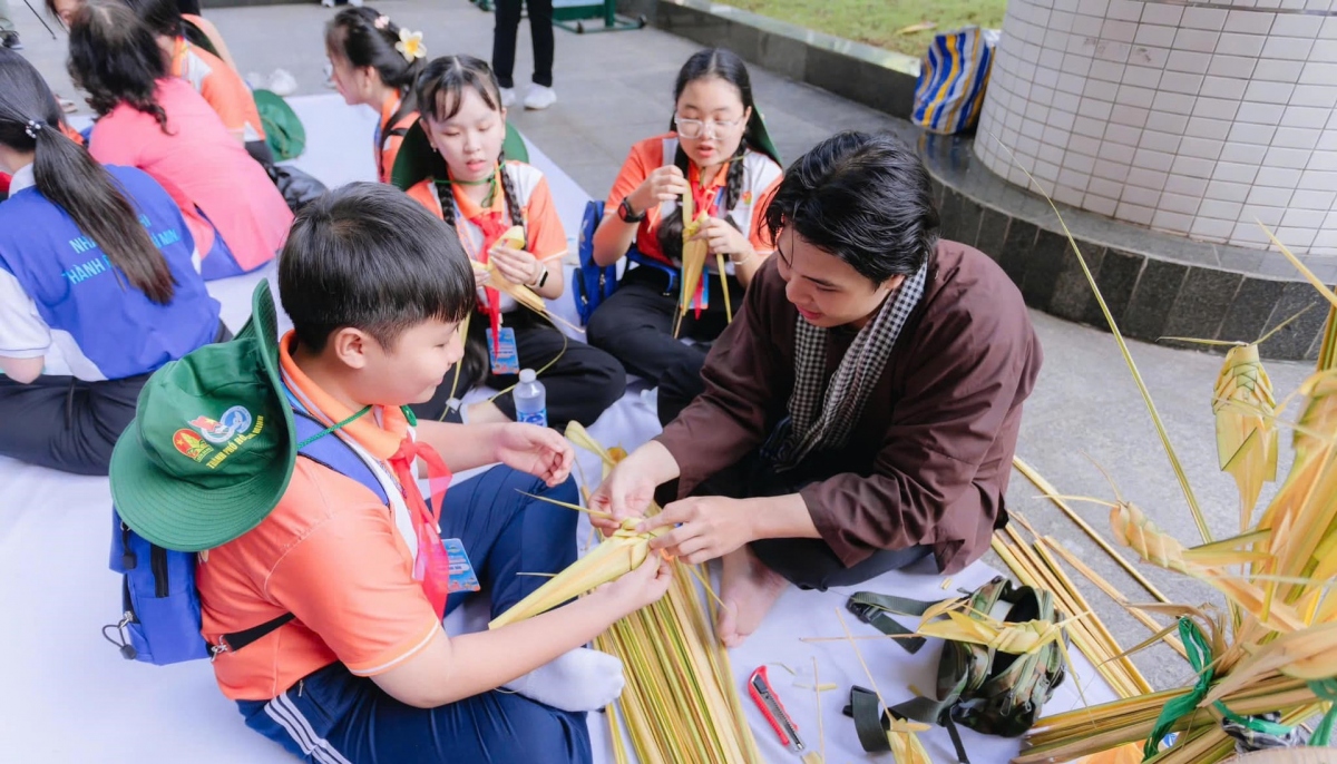 vietnam-laos-cambodia youth festival attracts nearly 200 students picture 7