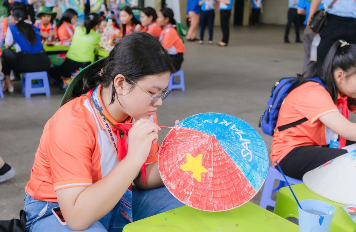 vietnam-laos-cambodia youth festival attracts nearly 200 students picture 8