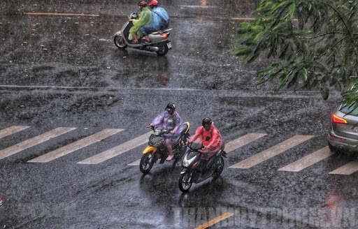 thoi tiet hom nay 2 8 bac bo co mua rao va dong, cuc bo co noi mua rat to hinh anh 1