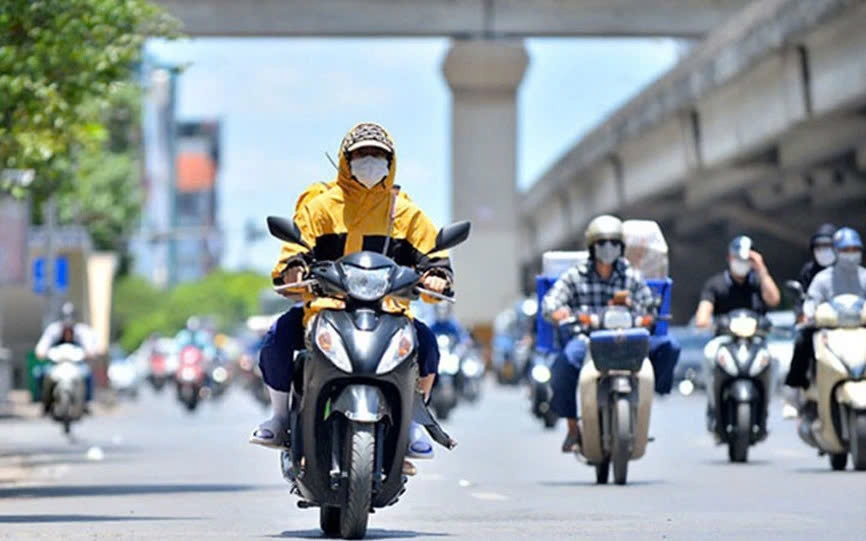 thoi tiet ngay 22 8 ha noi nang nong, chieu toi va dem co mua dong hinh anh 1