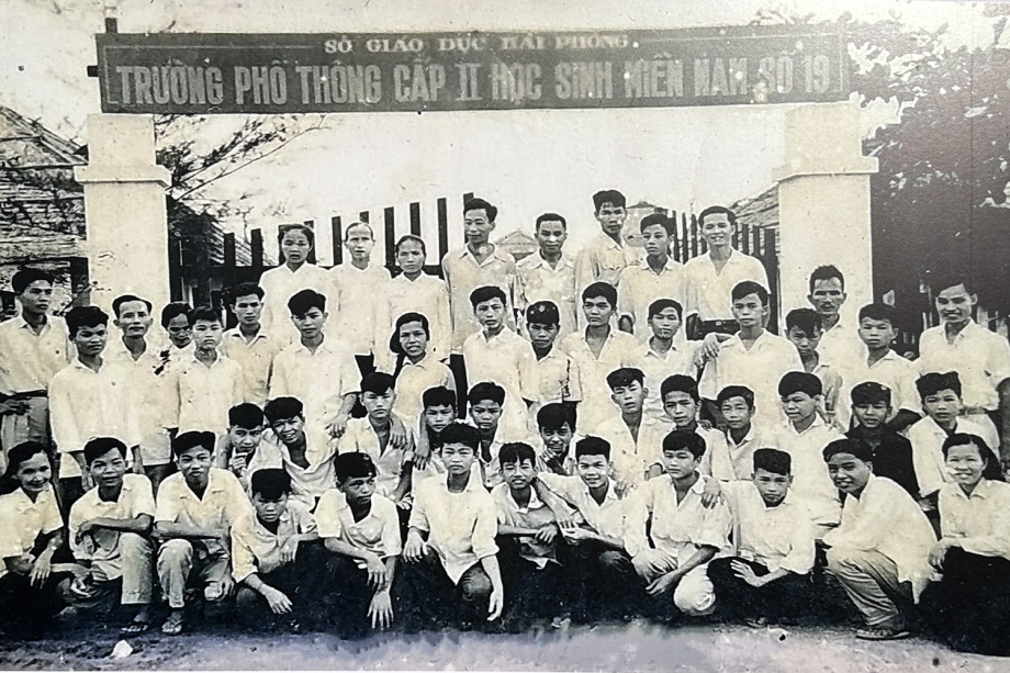 70 nam truong hoc sinh mien nam tren dat bac vuon uom hat giong do dac biet hinh anh 2