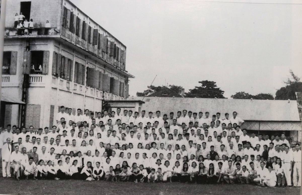 truong hoc sinh mien nam tren dat bac ren lop nguoi vua hong, vua chuyen hinh anh 2