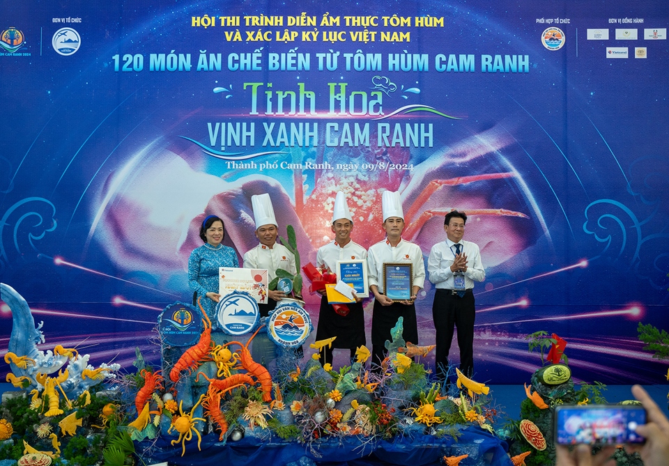 120 dishes made from cam ranh lobster set vietnamese record picture 8