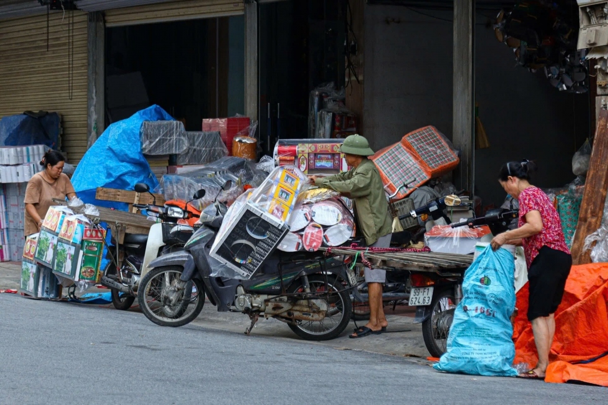 song ho commune busy making paper offerings during vu lan festival picture 2