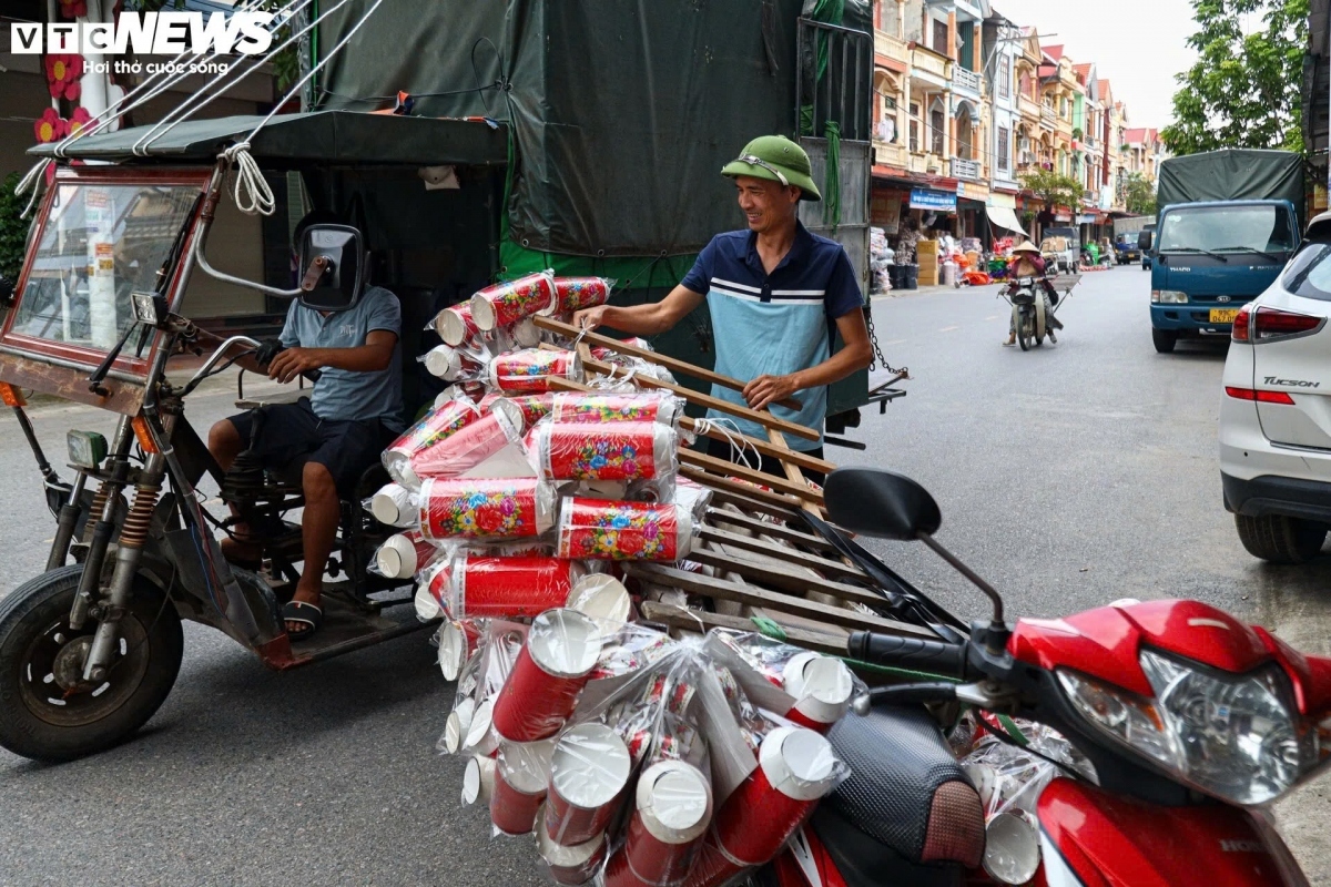 song ho commune busy making paper offerings during vu lan festival picture 3