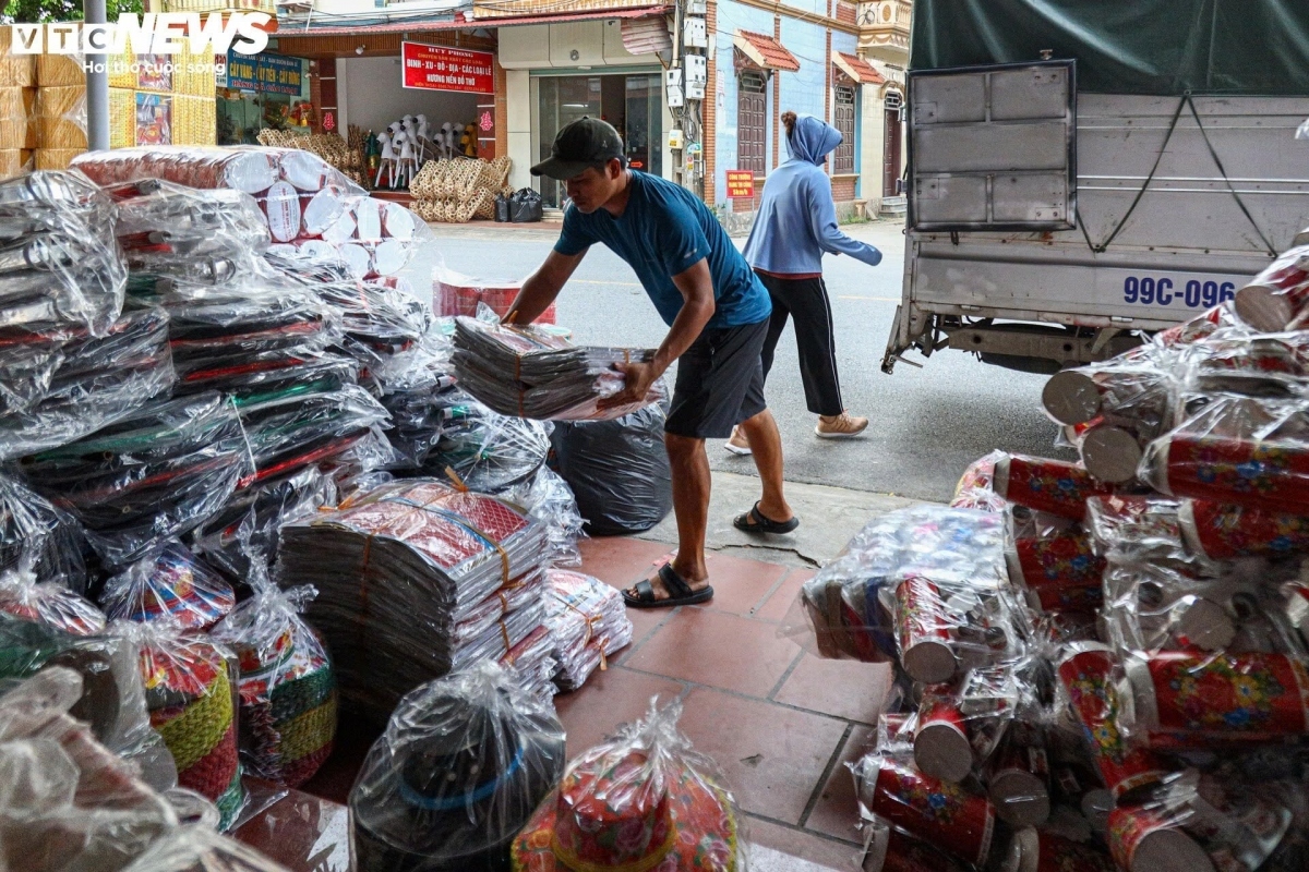 song ho commune busy making paper offerings during vu lan festival picture 5