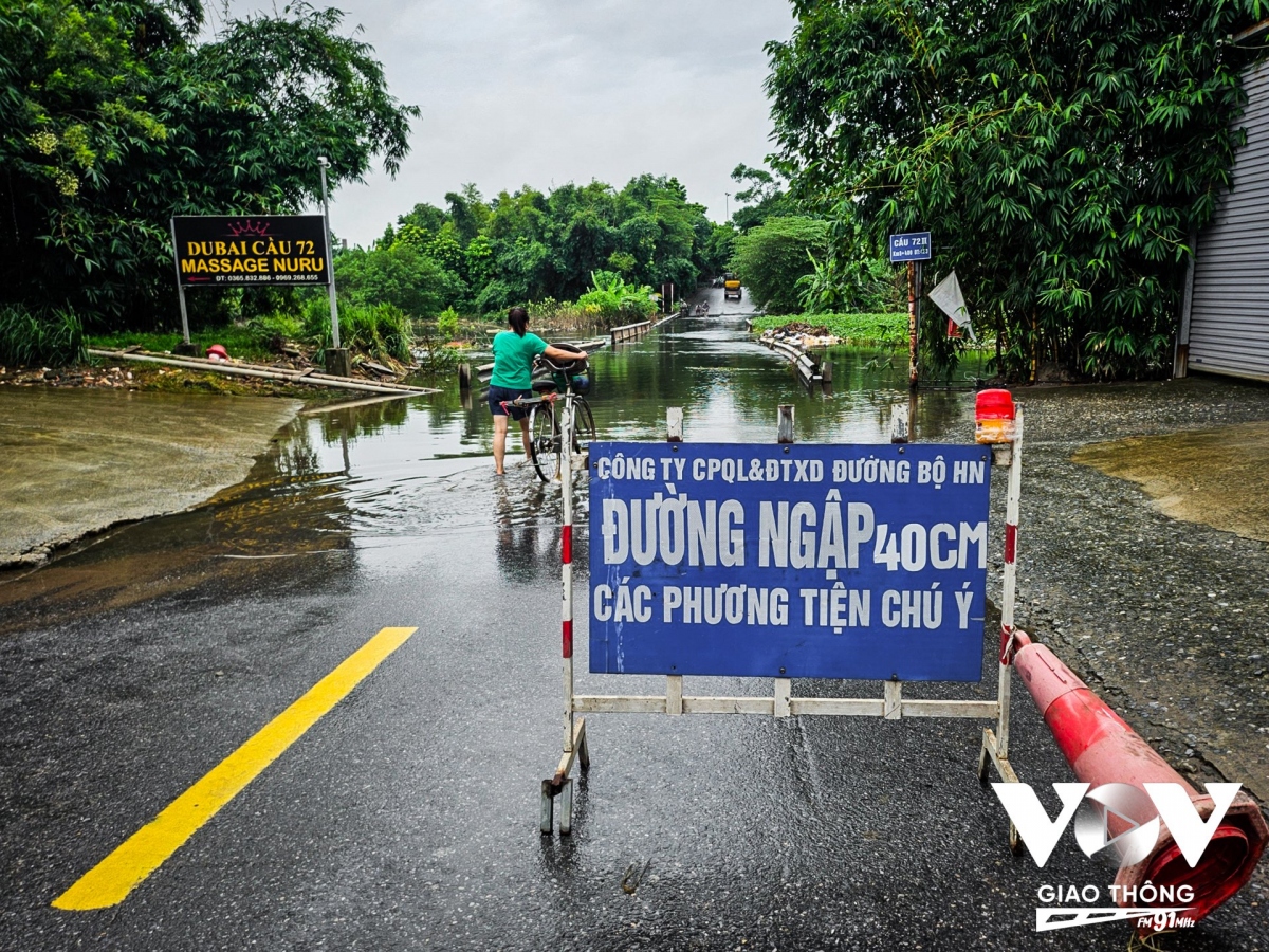 Hà Nội: Cuộc sống bất tiện của người dân vùng lụt