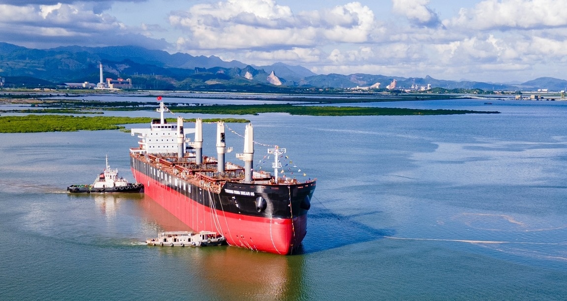 ha thuy tau hang trong tai 45.000 dwt - tu hao ve nang luc dong tau cua viet nam hinh anh 5