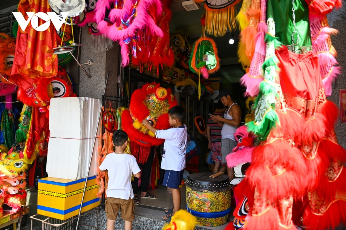 hue toy market rallies for mid-autumn festival 2024 picture 10