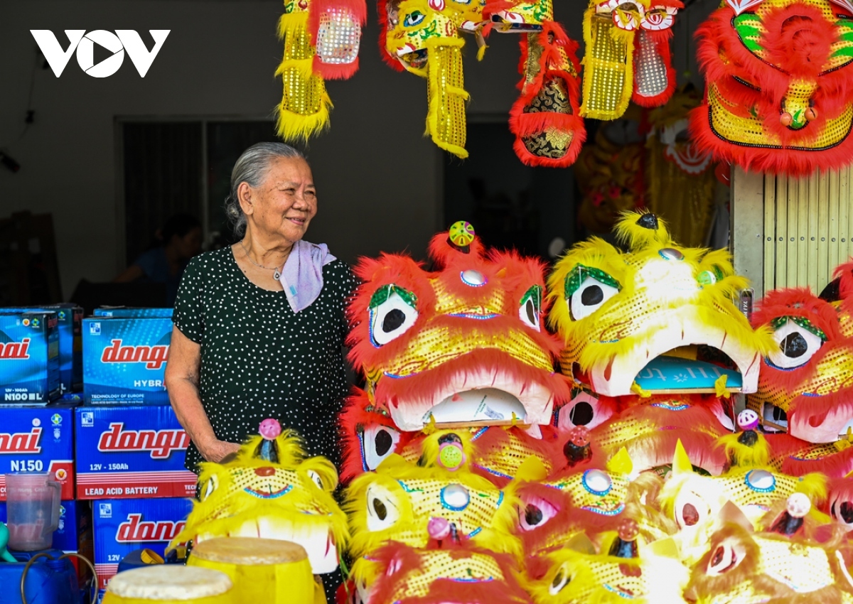 hue toy market rallies for mid-autumn festival 2024 picture 11