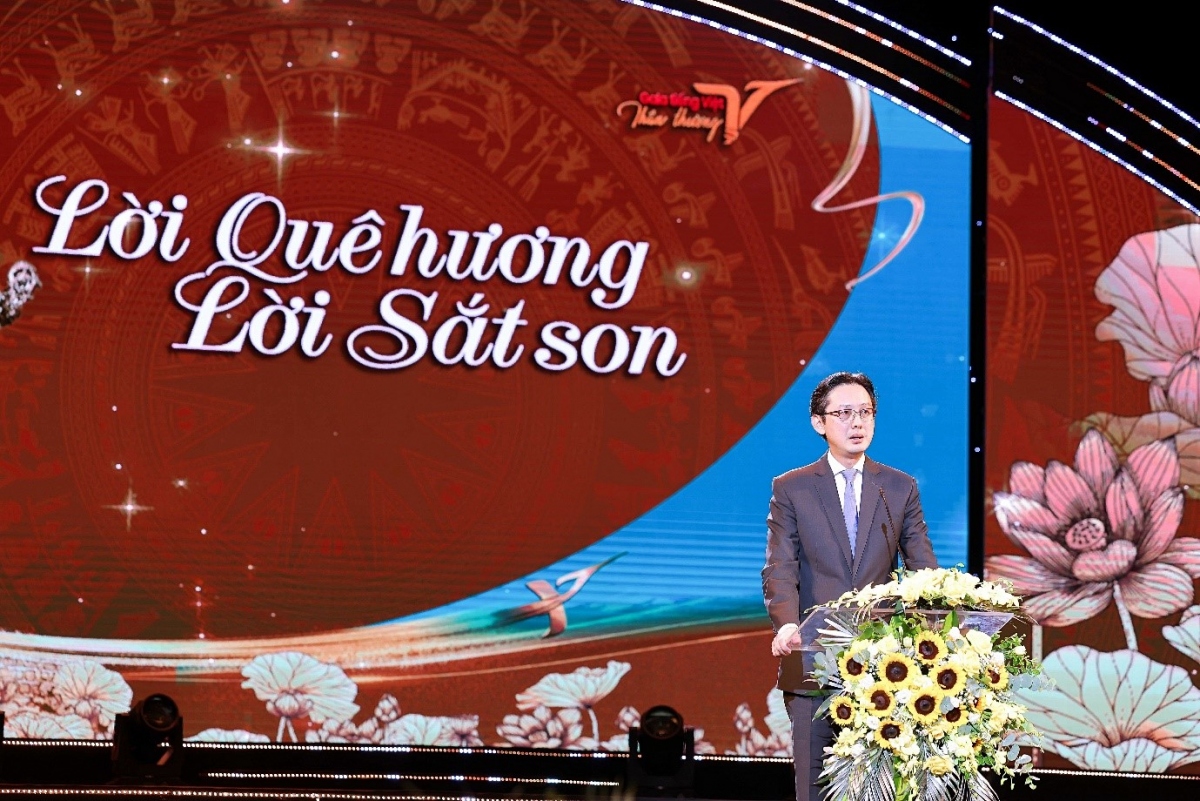 gala tieng viet than thuong loi que huong - loi sat son hinh anh 1