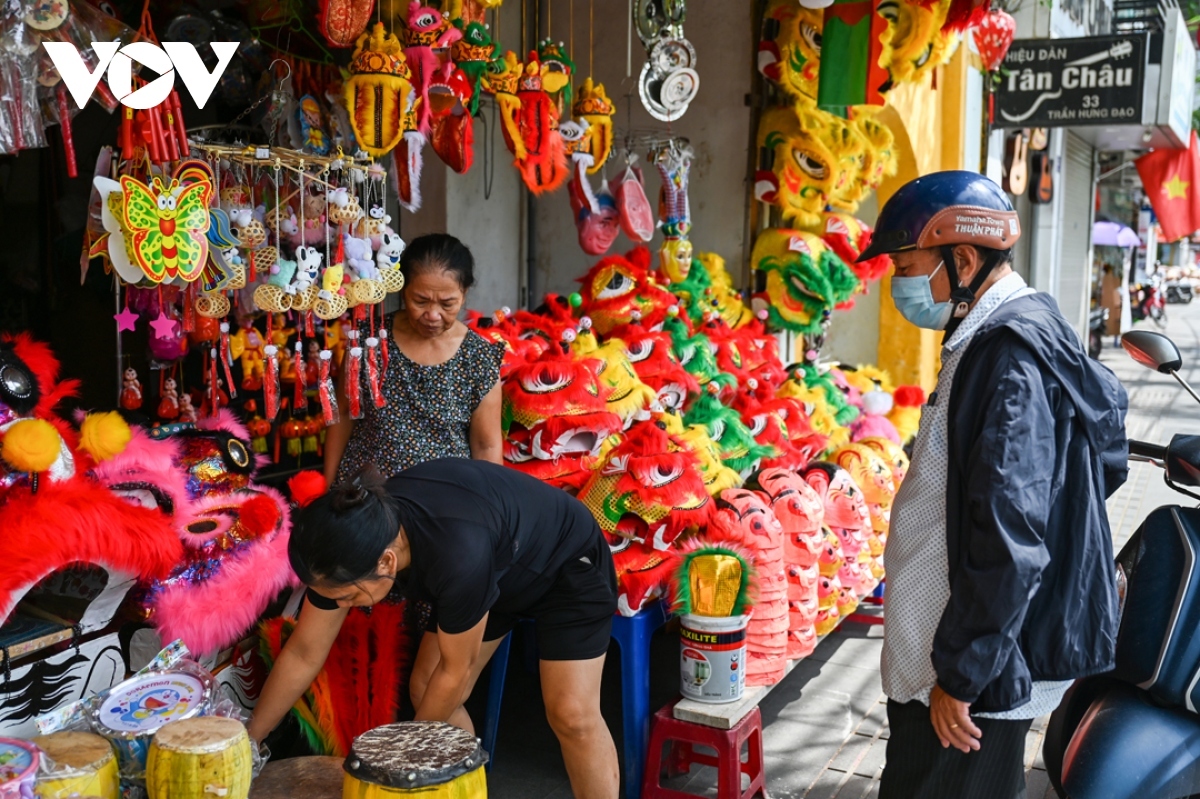 hue toy market rallies for mid-autumn festival 2024 picture 3