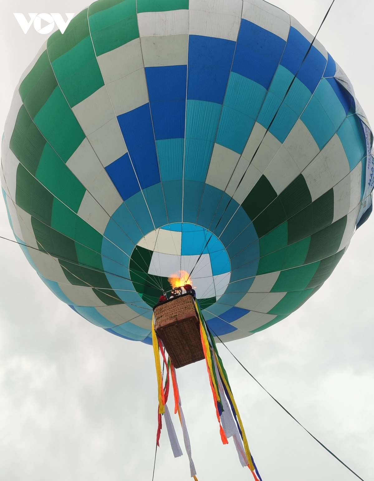 hot air balloon festival marks ha long bay s unesco title recognition picture 4