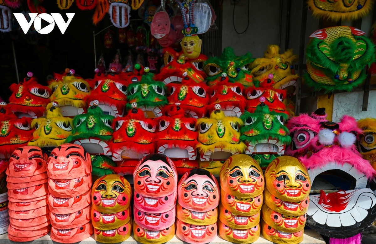 hue toy market rallies for mid-autumn festival 2024 picture 4