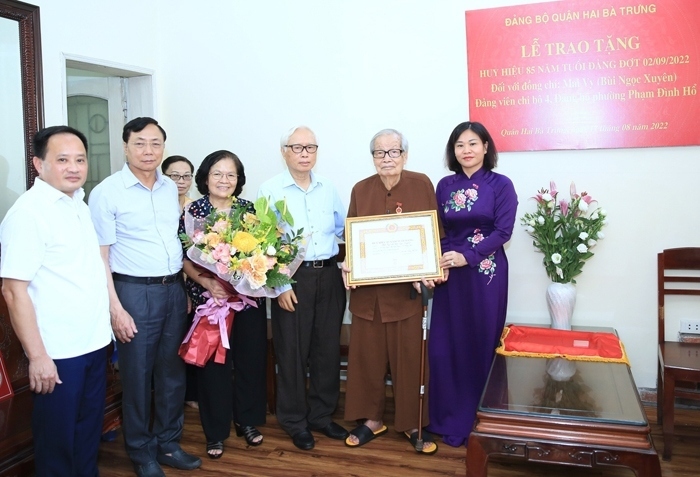 loi cam on cua ban le tang va gia dinh nguyen thu truong mai vy hinh anh 1