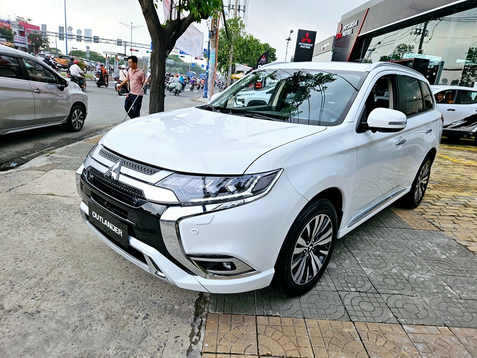 Dai ly mitsubishi dang giam gia manh xpander, xforce, dac biet voi pajero sport hinh anh 5