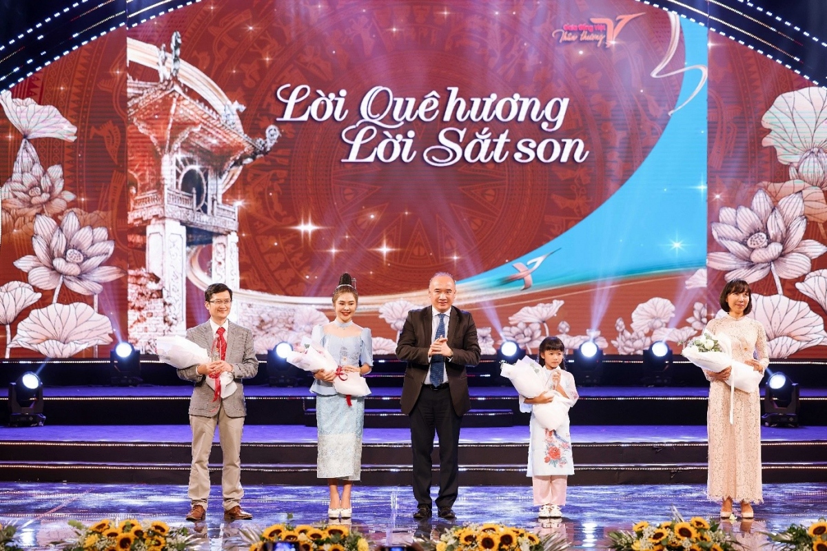 gala tieng viet than thuong loi que huong - loi sat son hinh anh 5