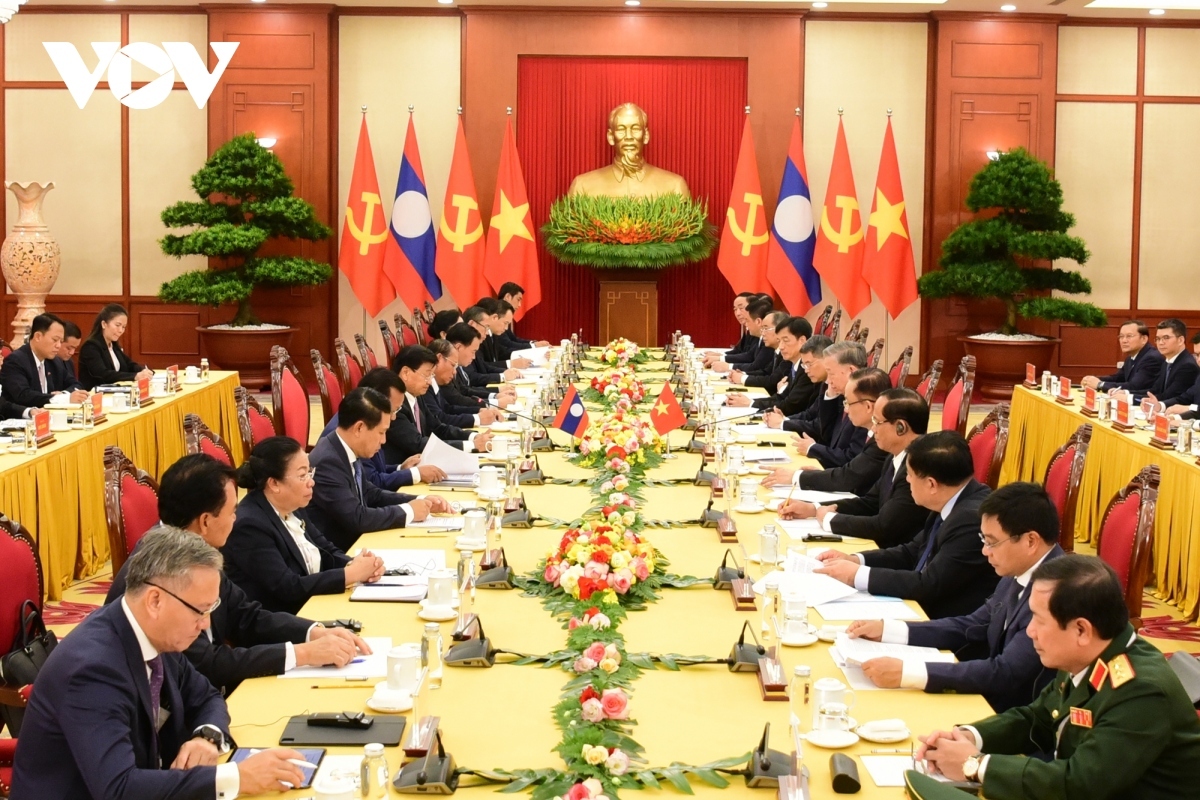 top vietnamese and lao leaders hold high-level talks in hanoi picture 1