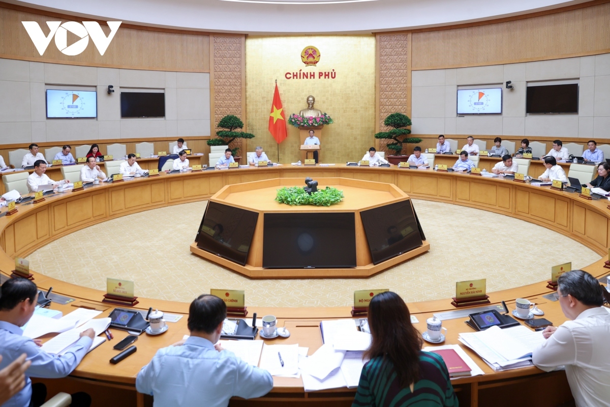 pm chinh chairs government s monthly law-making session picture 1