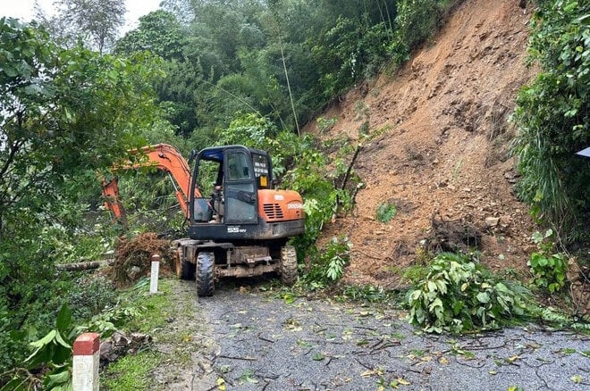 dozens reported missing as landslide buries passenger bus picture 1