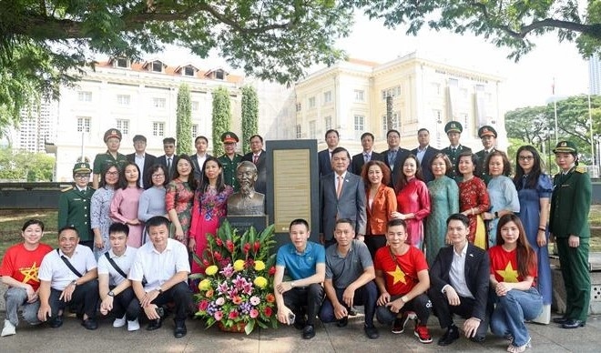 vietnamese people in singapore implement uncle ho s testament picture 1