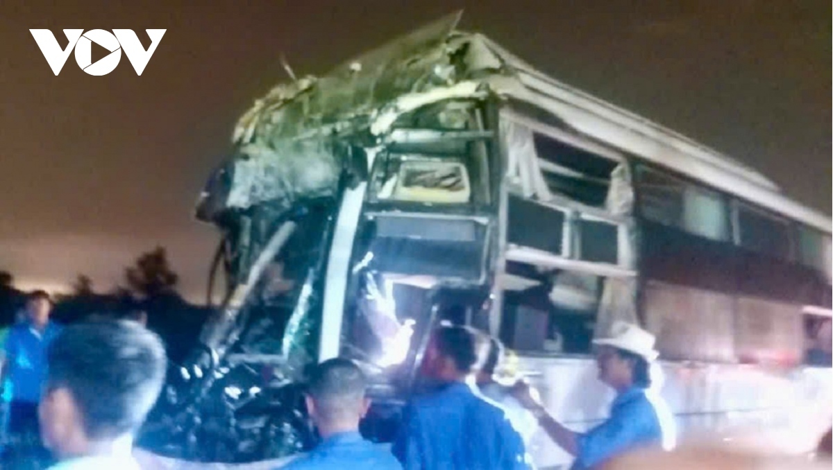 one killed, 12 injured in sleeper bus vs container truck collision picture 1