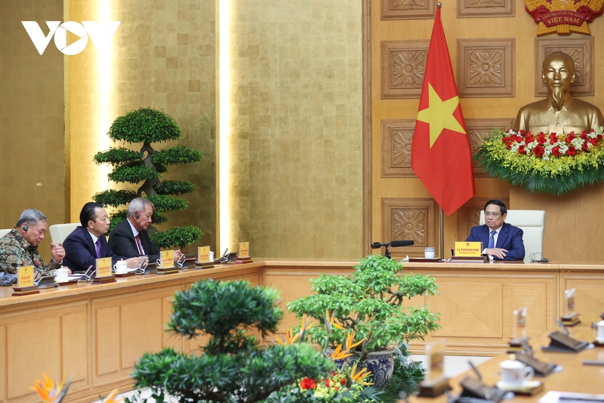 pm receives asean bac leaders in hanoi picture 1