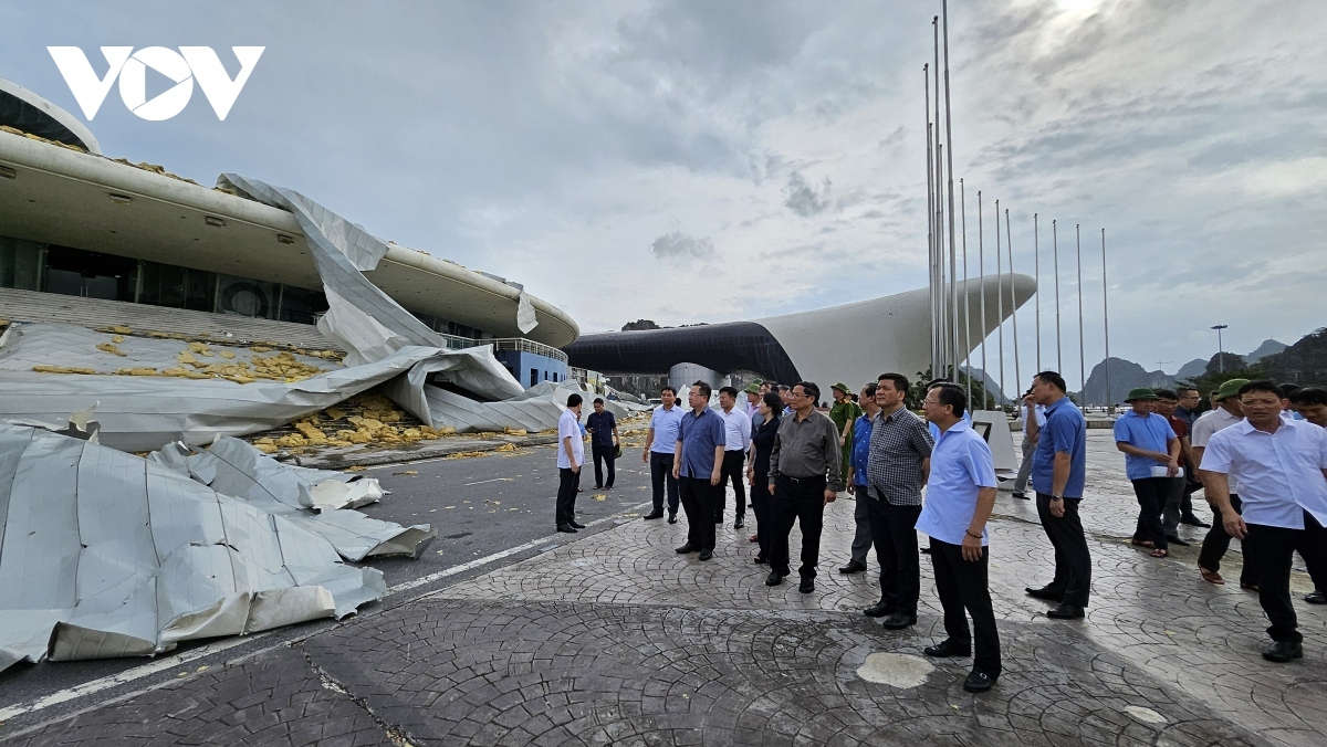 pm rushes to yagi-hit quang ninh to direct cleanup efforts picture 1