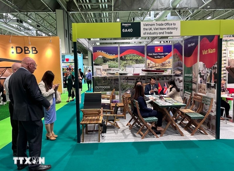 15 vietnamese firms attend uk s largest outdoor furniture fair picture 1