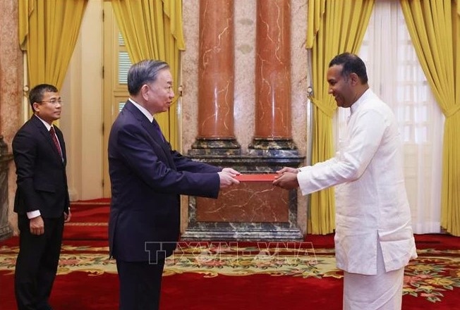 top leader receives newly-appointed foreign ambassadors in hanoi picture 1