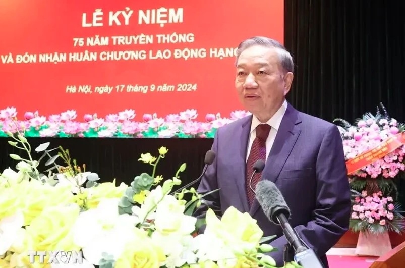 President presents first-class Labour Order to HCM National Academy of Politics