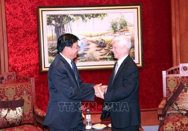 top lao leader meets with former vietnamese presidents picture 1