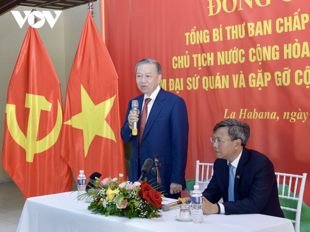 vietnamese leader to lam makes a call at vietnamese embassy in havana picture 1