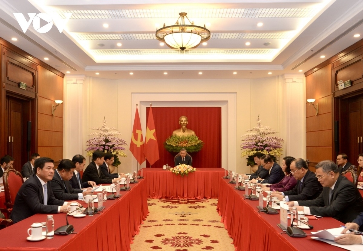 vietnamese top leader holds phone talks with rok president picture 1