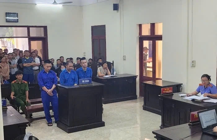 Xét xử nhóm đối tượng sử dụng ma tuý tại đường gom cao tốc ở Hải Dương