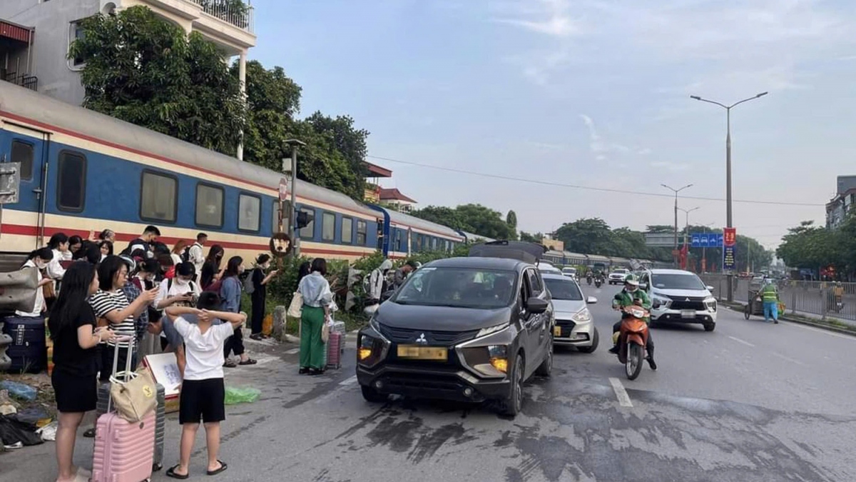 O to tai va cham nghiem trong voi tau hoa tai thanh tri, ha noi hinh anh 4