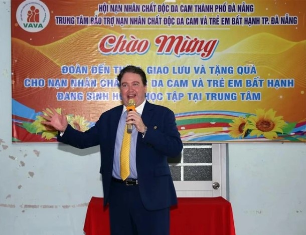 us ambassador visits, engages in sports activities with ao victims in da nang picture 2