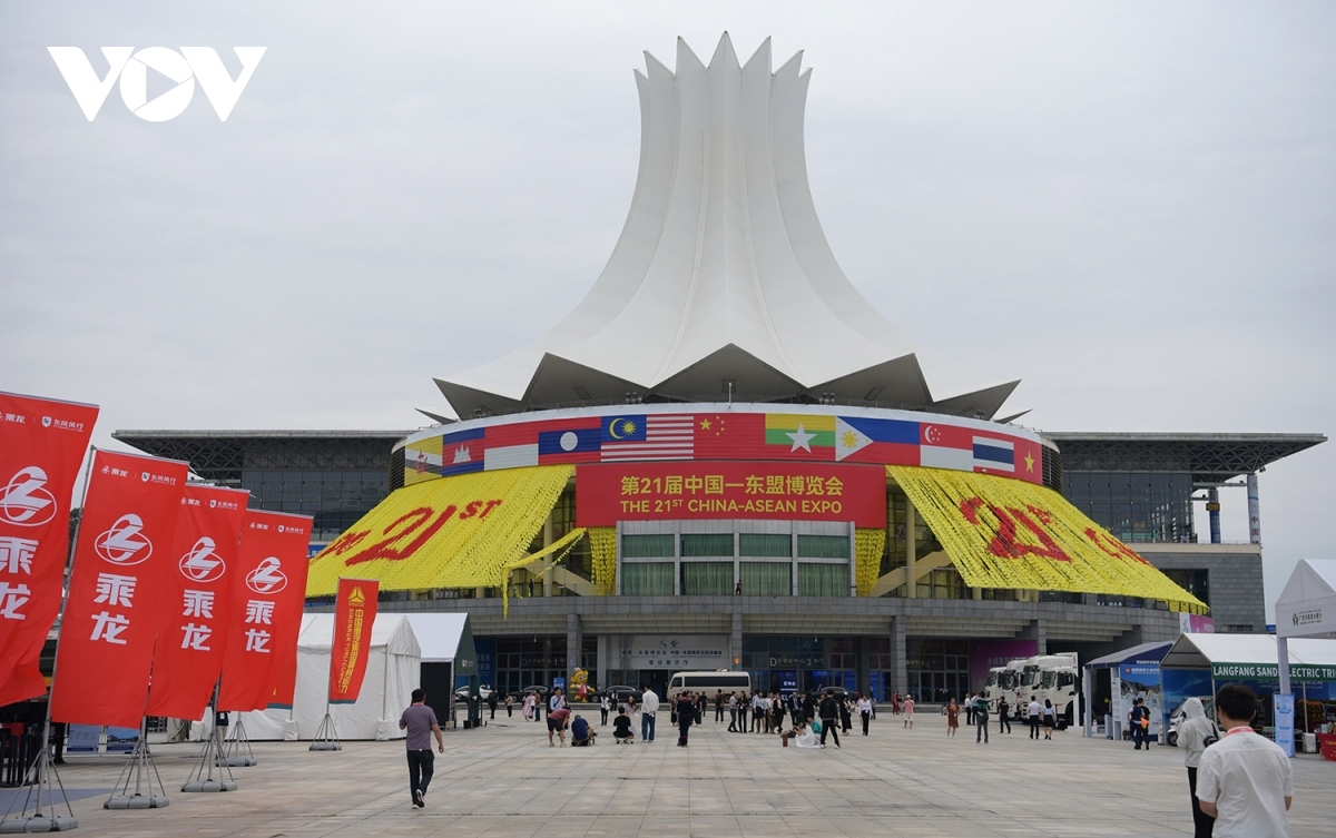 vietnamese pavilion impresses visitors at 21st china-asean expo picture 1