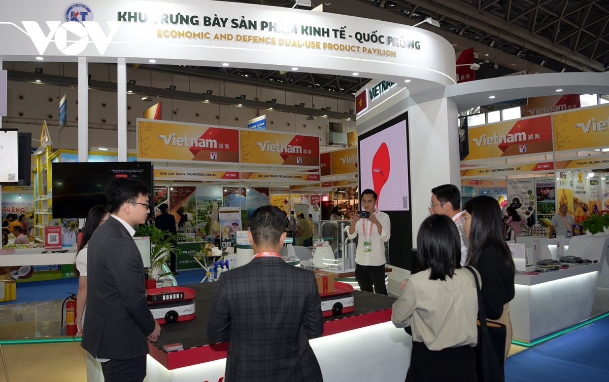 vietnamese pavilion impresses visitors at 21st china-asean expo picture 10