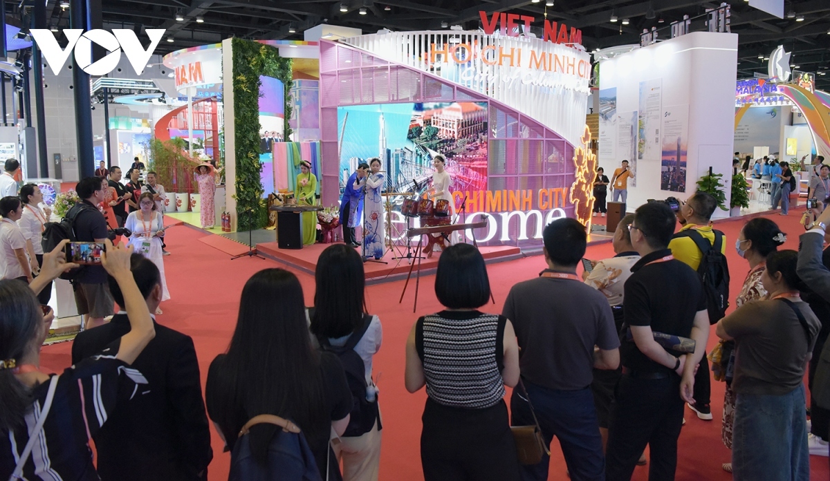 vietnamese pavilion impresses visitors at 21st china-asean expo picture 11