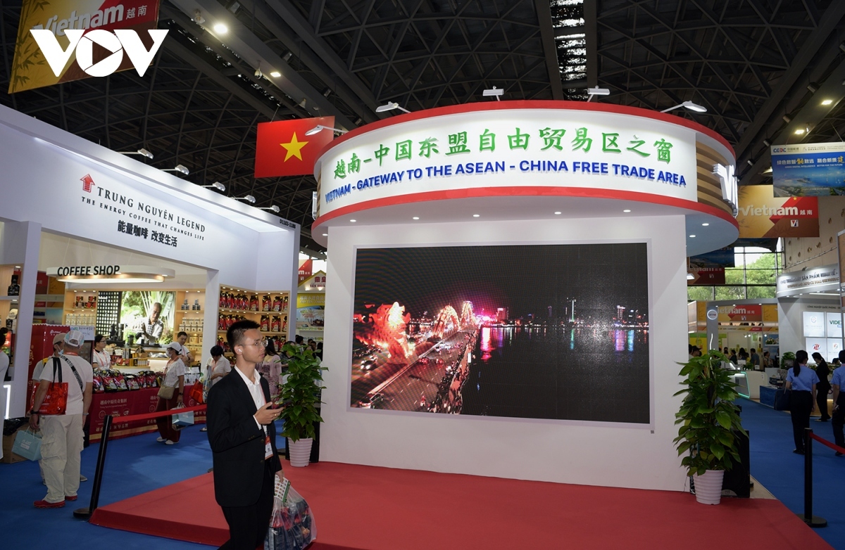 vietnamese pavilion impresses visitors at 21st china-asean expo picture 3