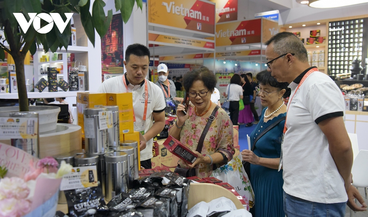 vietnamese pavilion impresses visitors at 21st china-asean expo picture 5