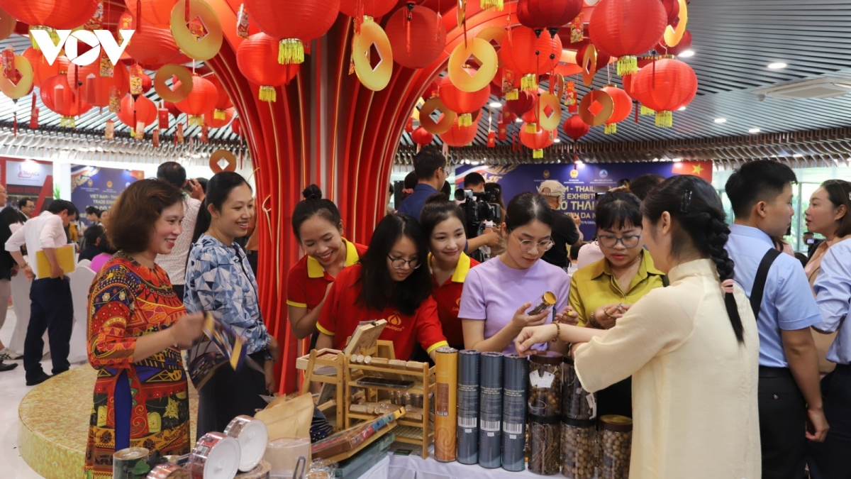 vietnam-thailand trade exhibition attracts crowds in da nang picture 1