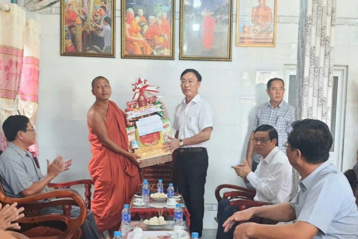 Lãnh đạo tỉnh Bạc Liêu thăm, chúc mừng lễ Sen Dolta của đồng bào Khmer